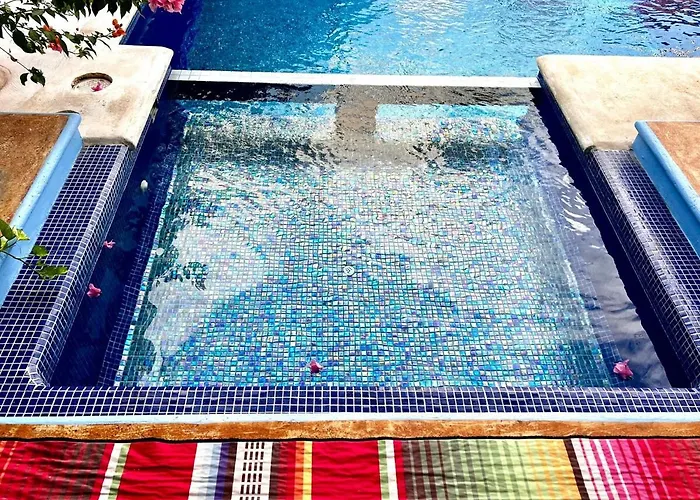 Near Beach! Everyone Loves Villa, Private Pool Casa de férias *