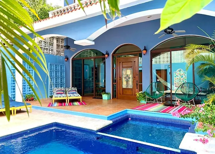 Near Beach! Everyone Loves Villa, Private Pool Casa de férias *