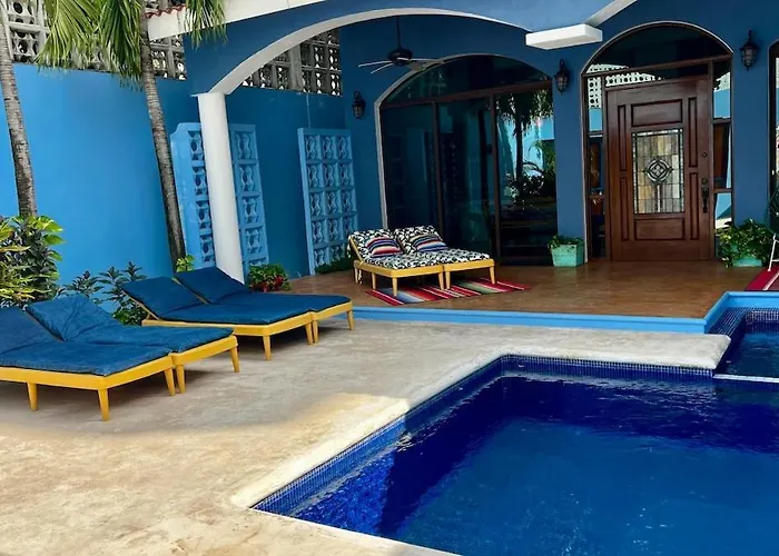 Near Beach! Everyone Loves Villa, Private Pool Casa de férias